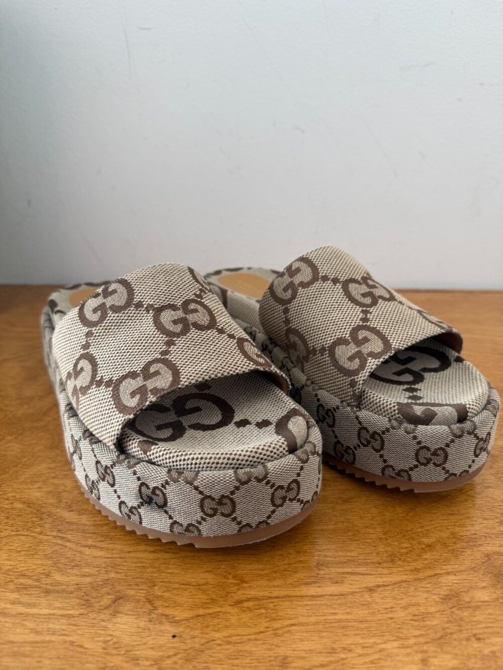 Gucci Macro GG Canvas Platform Slide Sandals Camel Ebony Size 40